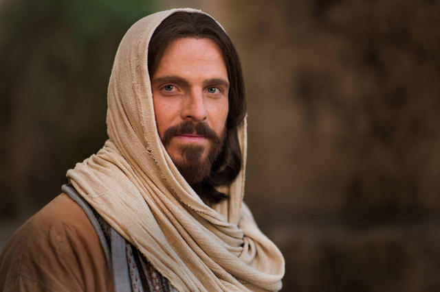 Who is the British actor that portrays Christ in church videos?
